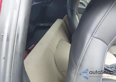 2011 Chevrolet Corvette Grand Sport z USA, uszkodzony, nr VIN 1G1YW2DW9B5105873